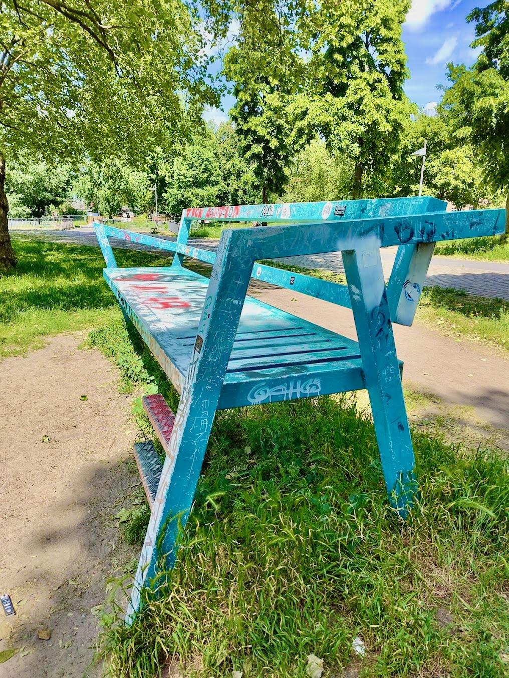 Von der Seite siehste erst, wie viel Platz auf der Big Bench Berlin wirklich is'.